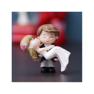 Couple Statue Decorative Showpiece