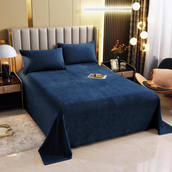 Warm Winter King Bedsheet with Pillow Covers - Navy