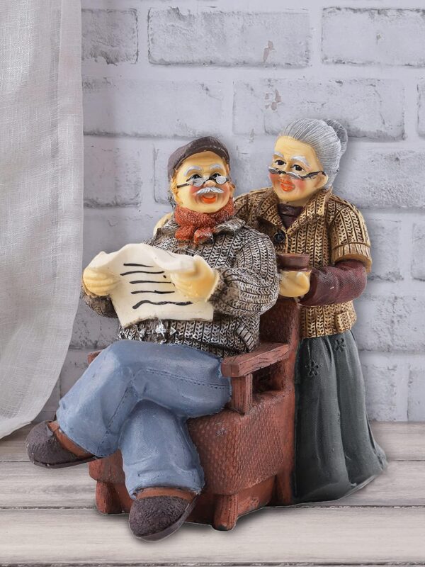 Resin Dada Dadi Romantic Couple Showpiece